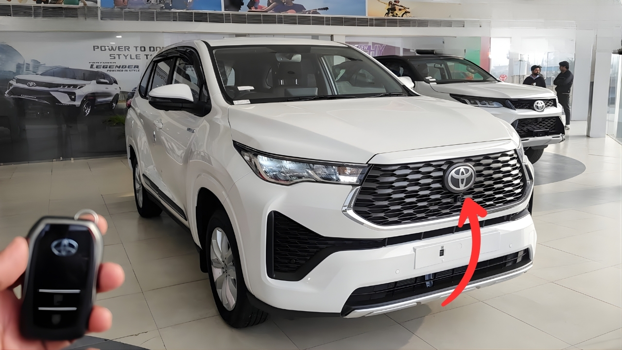 Toyota Innova Hycross